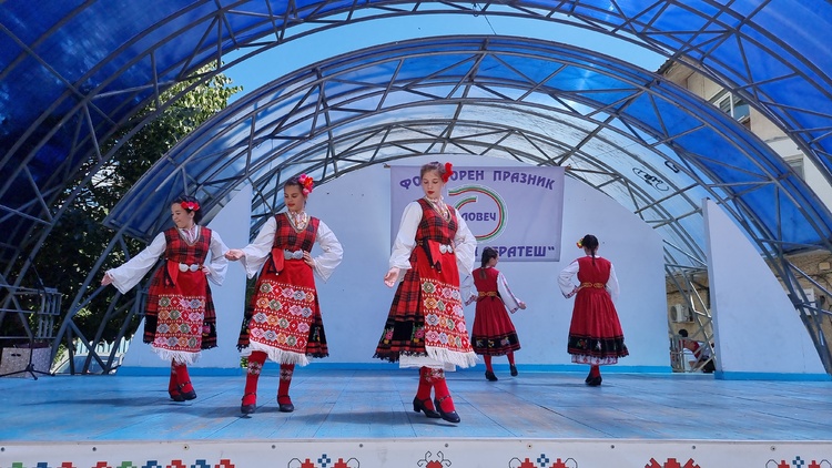 Фолклорният фестивал „Хоро под „Стратеш“ събира любители на народните танци в Ловеч за 14-и път на 7 юни