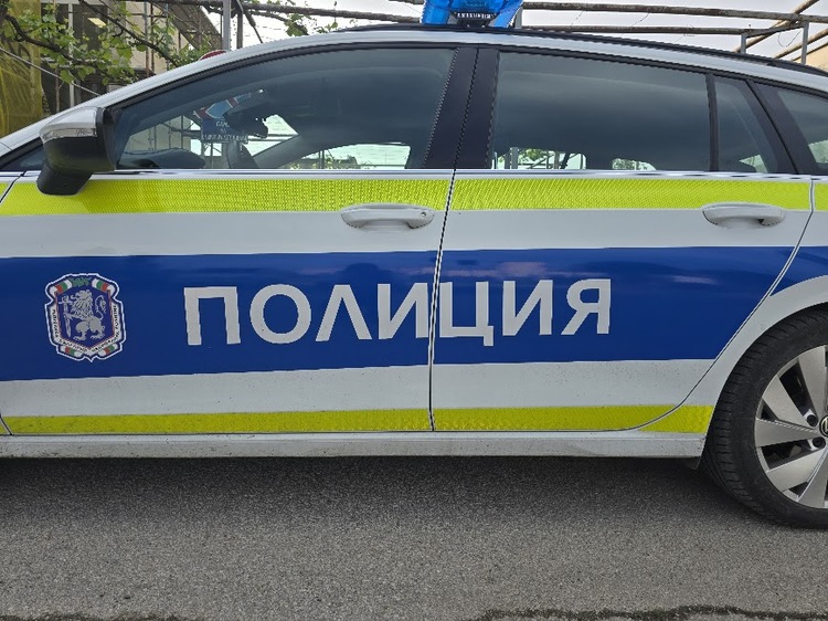 Непълнолетна шофьорка предизвика катастрофа в село Добревци: МВР разследва как е придобит автомобилът.