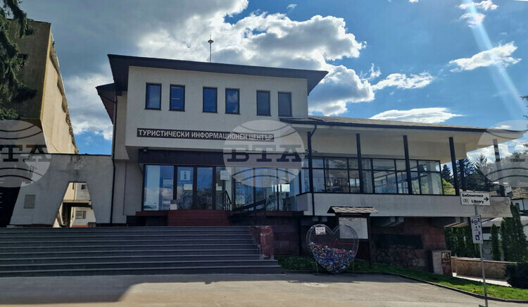 В Троян на Еньовден: Представяне на иновативния метод „нейрографика“ чрез творческа работилница и беседа.