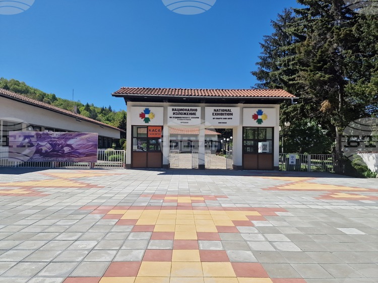 Националното изложение на художествените занаяти в село Орешак открива изложба-конкурс „Троянски майстор“ с мото „Глина без варовик“ на 17 юли