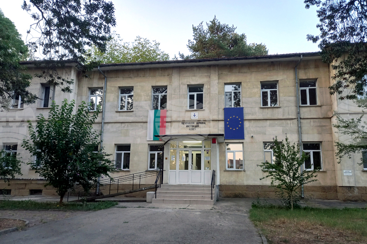 Бебе на четири месеца хоспитализирано с коронавирус в Плевен, ръст на случаите на варицела в област Ловеч