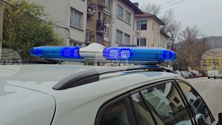 Бурен скандал в заведение в Ловеч завърши с пробождване: 44-годишен мъж в критично състояние след сблъсък между група мъже.