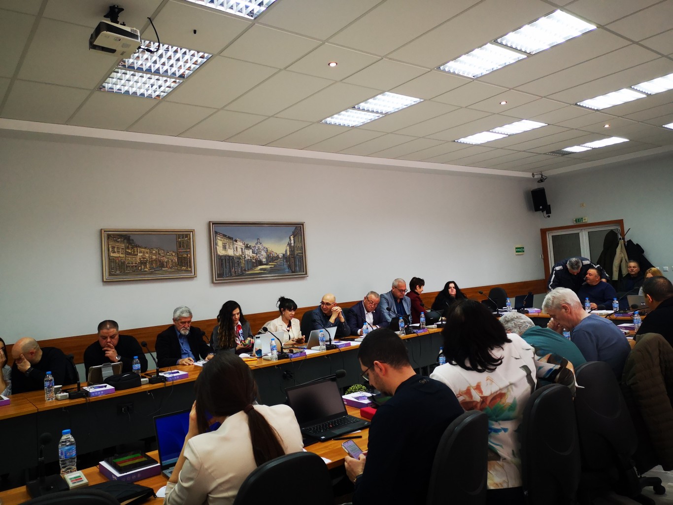 Общинският съвет на Ловеч проведе 42-рото си заседание с допълнен дневен ред и приети ключови отчети за 2025 г.