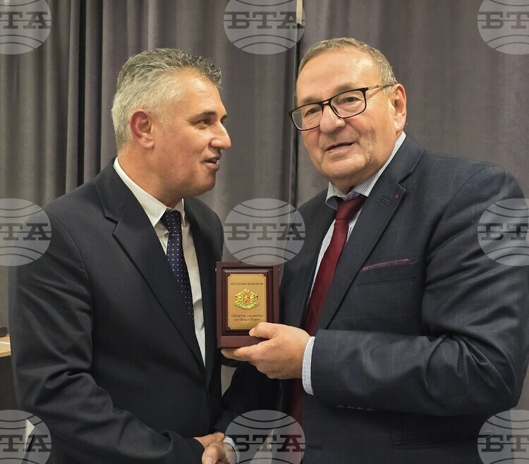 Милко Недялков получи плакет от областния управител и званието „Заслужил гражданин на Ловеч“