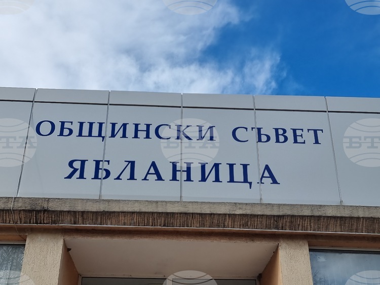 Общинският съвет в Ябланица одобри отдаването под наем на шест помещения в кметството на Златна Панега