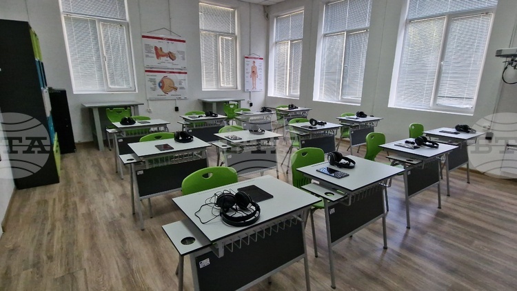 Откриха нов STEM център в Националното училище за приложни изкуства в Троян