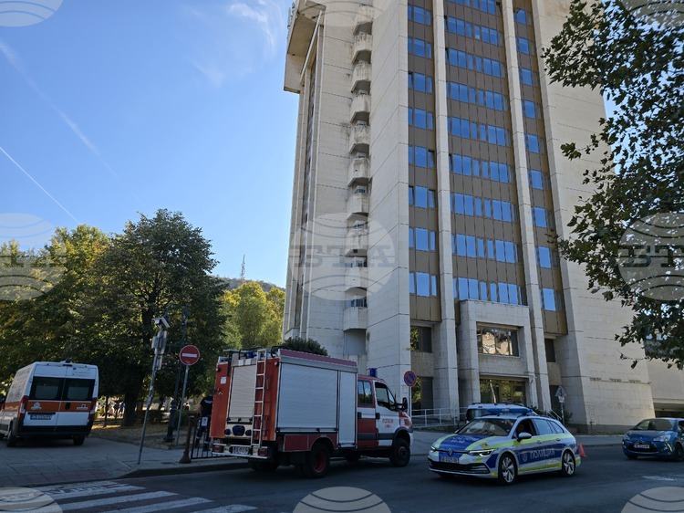 Три сигнала за бомби в обществени сгради в Ловеч, служителите са евакуирани